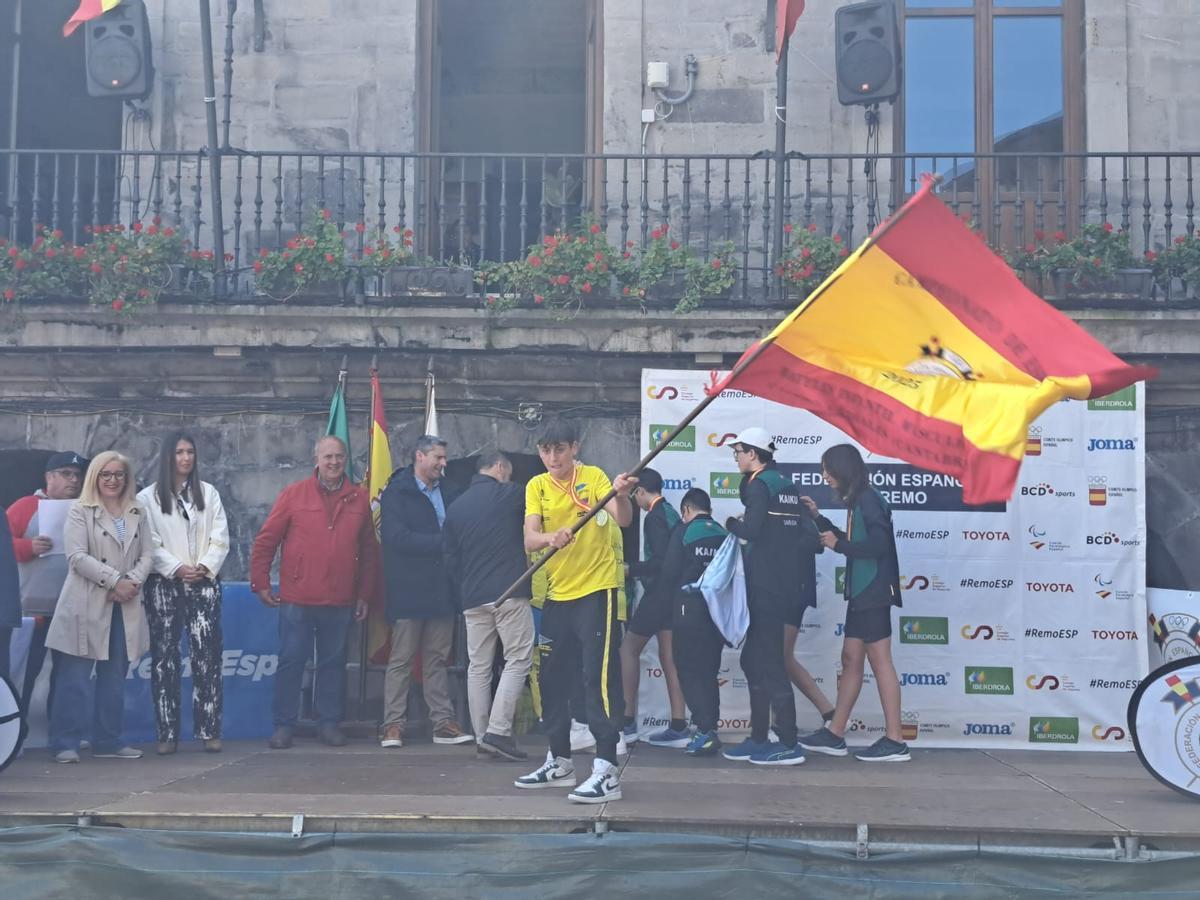 La fiesta del remo de O Morrazo en el Campeonato de España de bateles en Castro Urdiales La fiesta del remo de O Morrazo en el Campeonato de España de bateles en Castro Urdiales