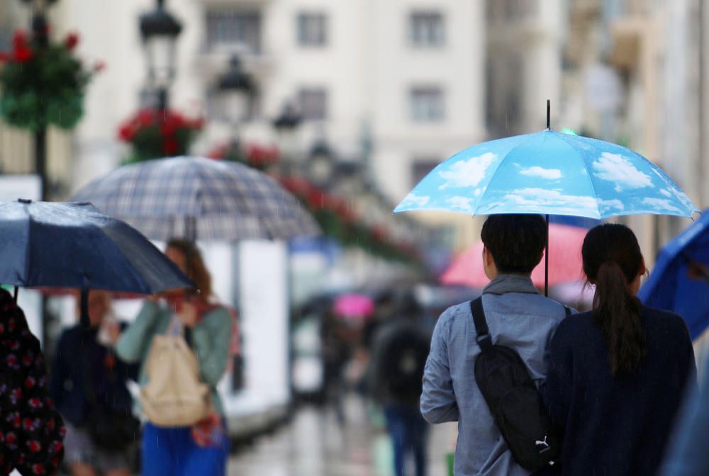 El Centro de Málaga ha vivido un viernes pasado por agua.