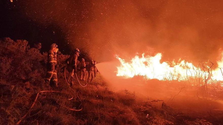 Un incendio forestal en Crecente calcina 100 hectáreas