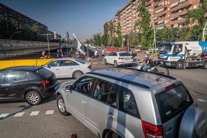 Barcelona empieza obras para reducir accidentes y poner un radar en el cruce con más choques de vehículos