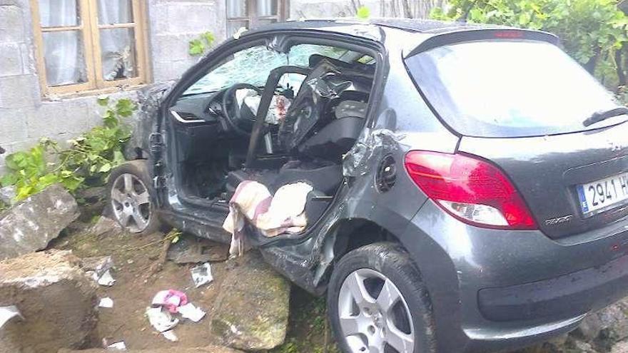 Estado del coche en el que viajaban los dos jóvenes.