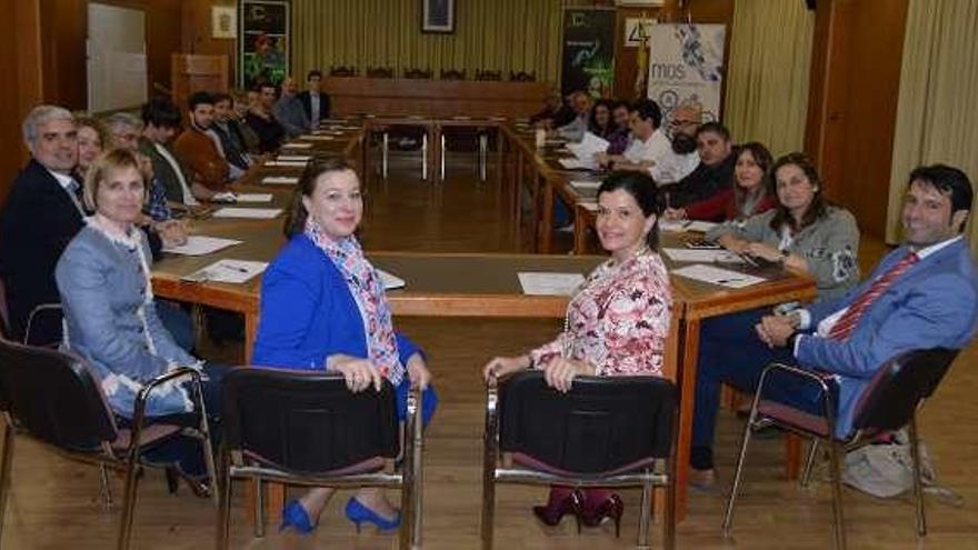 Reunión de trabajo en la Agencia de Colocación de Mos. // D. P.