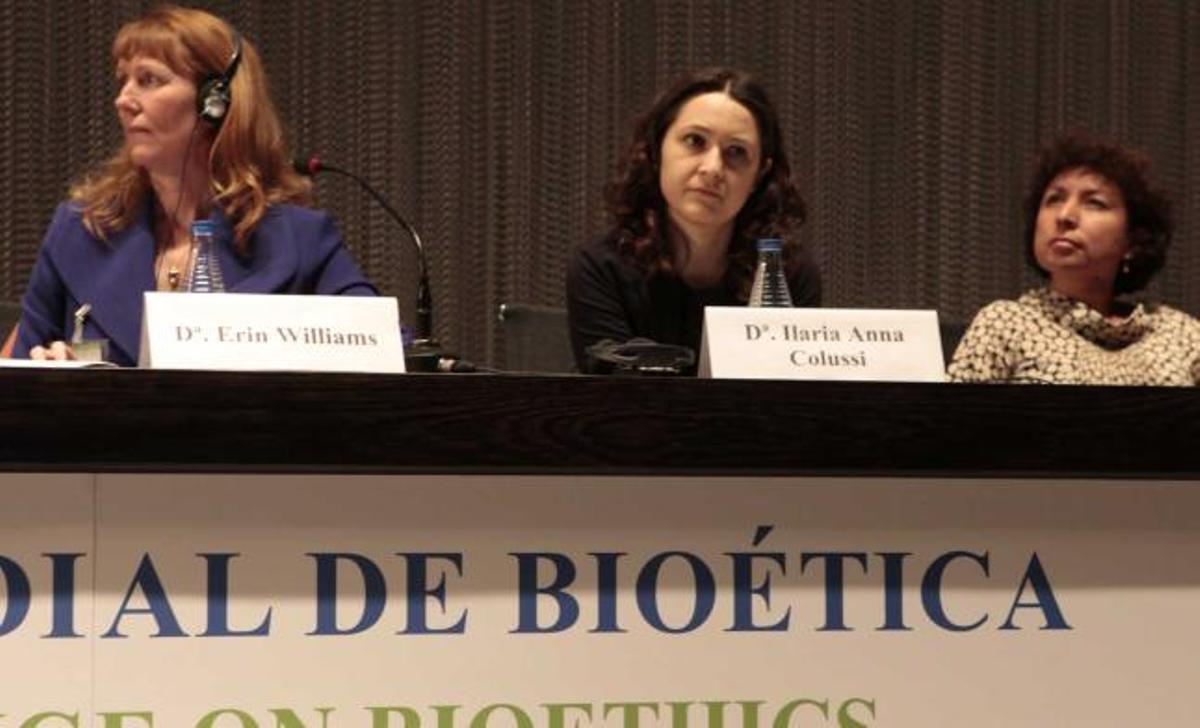 En el centro de la imagen, Elena Atienza, momentos antes de su intervención sobre el dopaje genético.