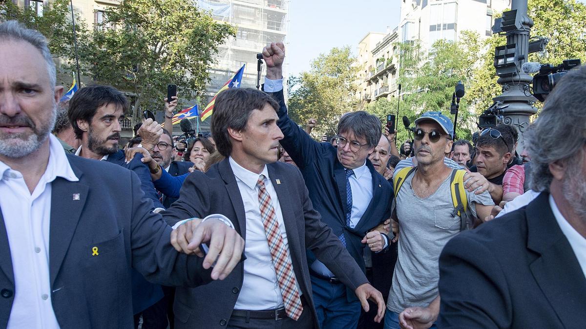 Vergés amb Puigdemont, durant la seva efímera tornada a Catalunya.