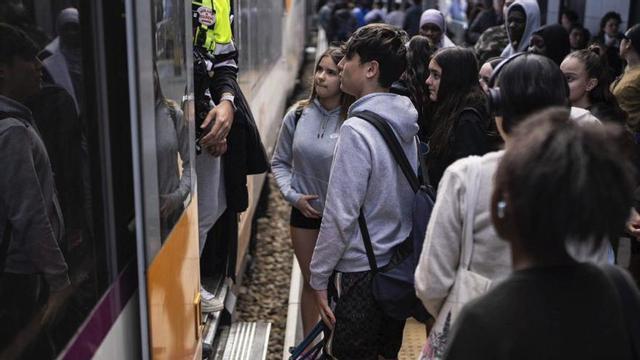 Usuaris de Rodalies a Mollet del Vallès. | ZOWY VOETEN