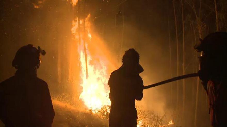 Así trabajan los militares de la UME en el incendio de Portugal