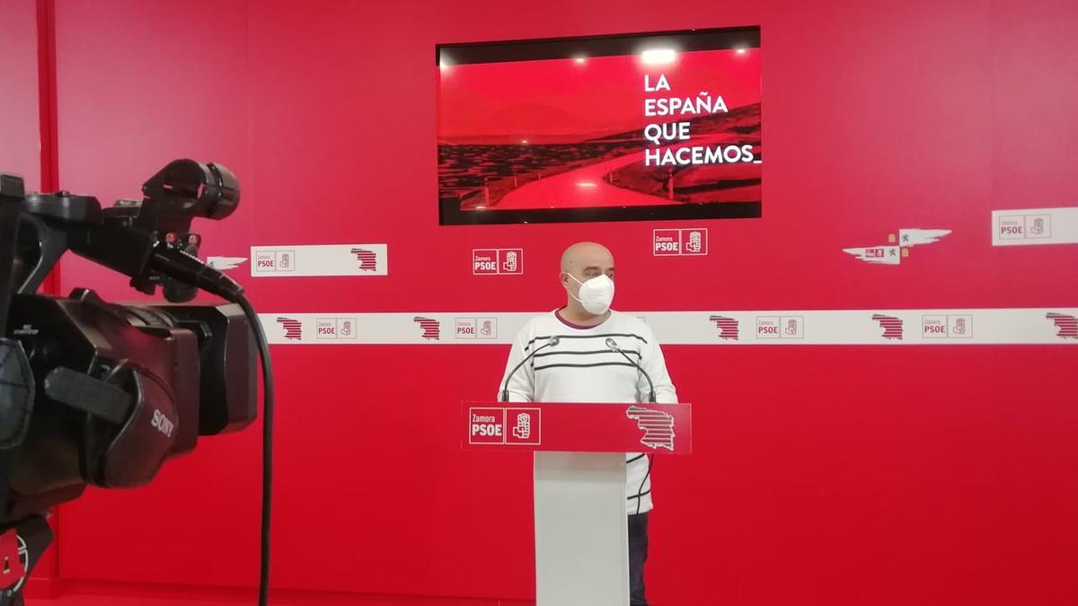 Folgado durante la rueda de prensa en la sede del PSOE.