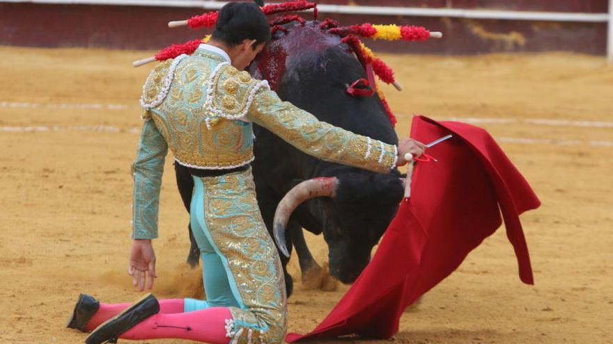 Jiménez Fortes, durante su faena en la sexta de abono de la Feria Taurina.