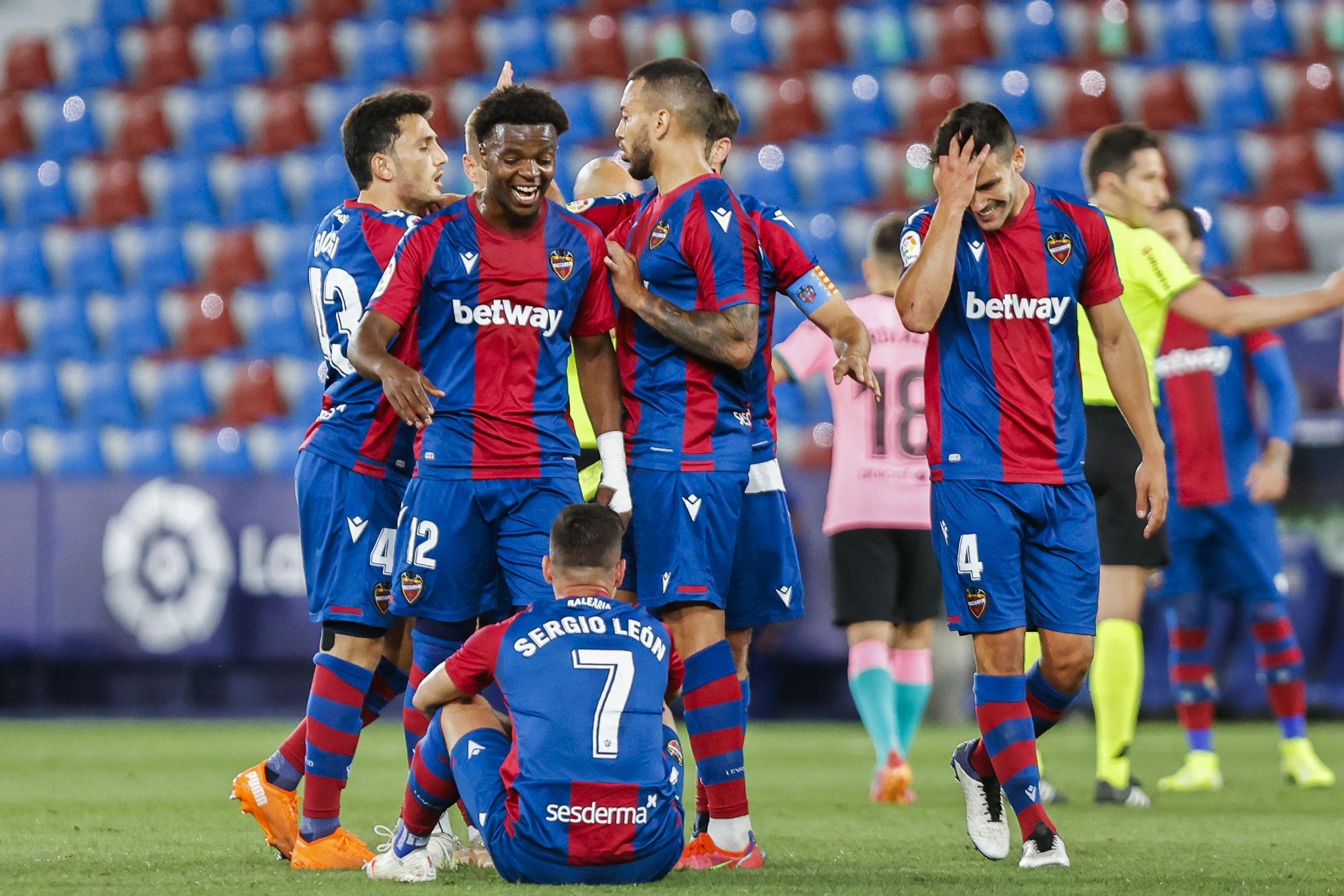 Las imágenes del empate entre el Levante y Barcelona en el Ciutat de València