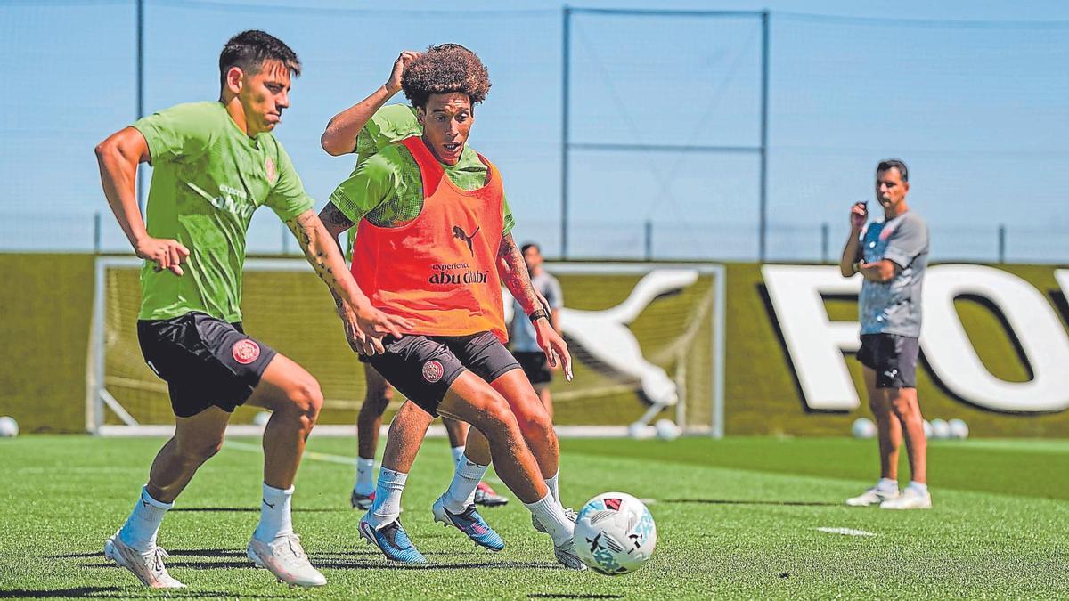 Echeverri i Witsel durant l'entrenament d'ahir a Vilablareix
