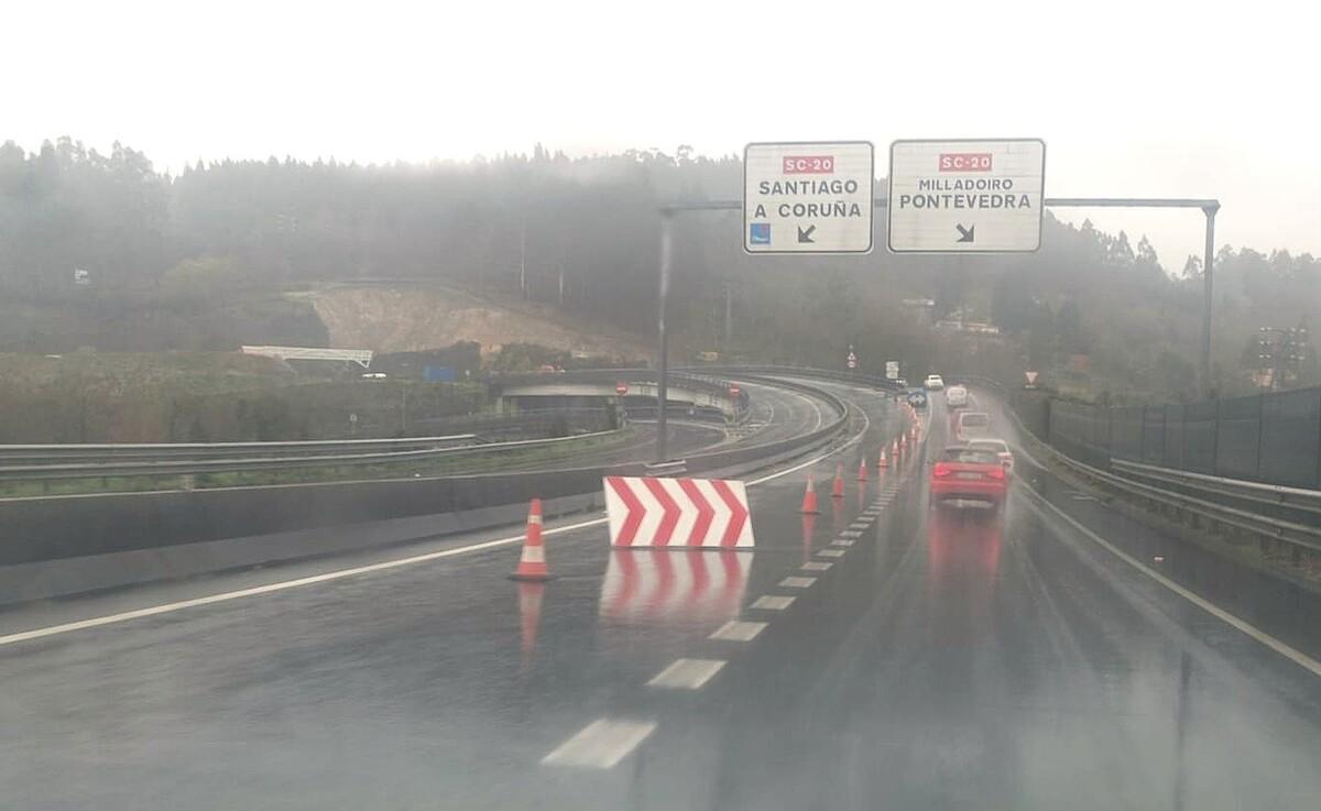 Estado del acceso a Santiago desde la autovía de Brión y la autopista, este viernes a las 10.00 horas