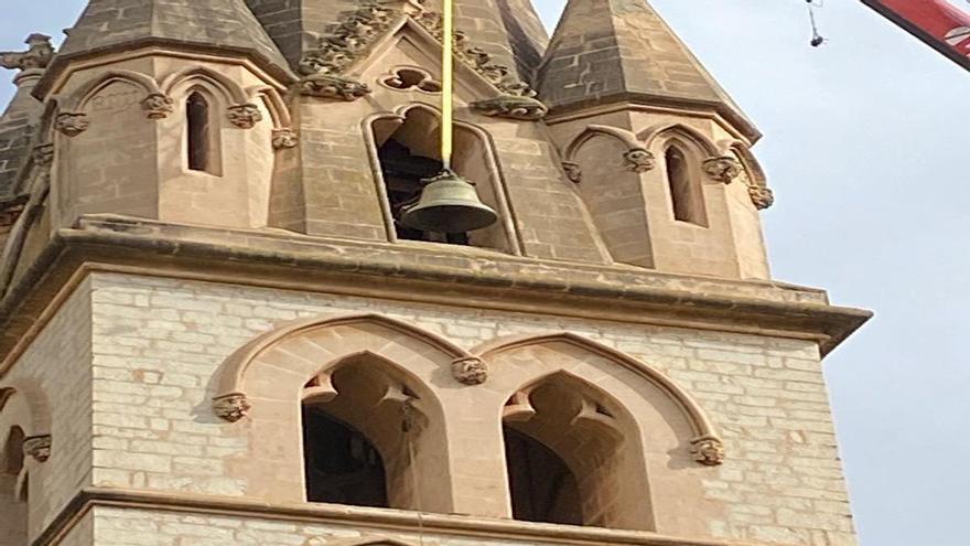 Desmontan y bajan una de las campanas de la iglesia de Binissalem por el riesgo de caída