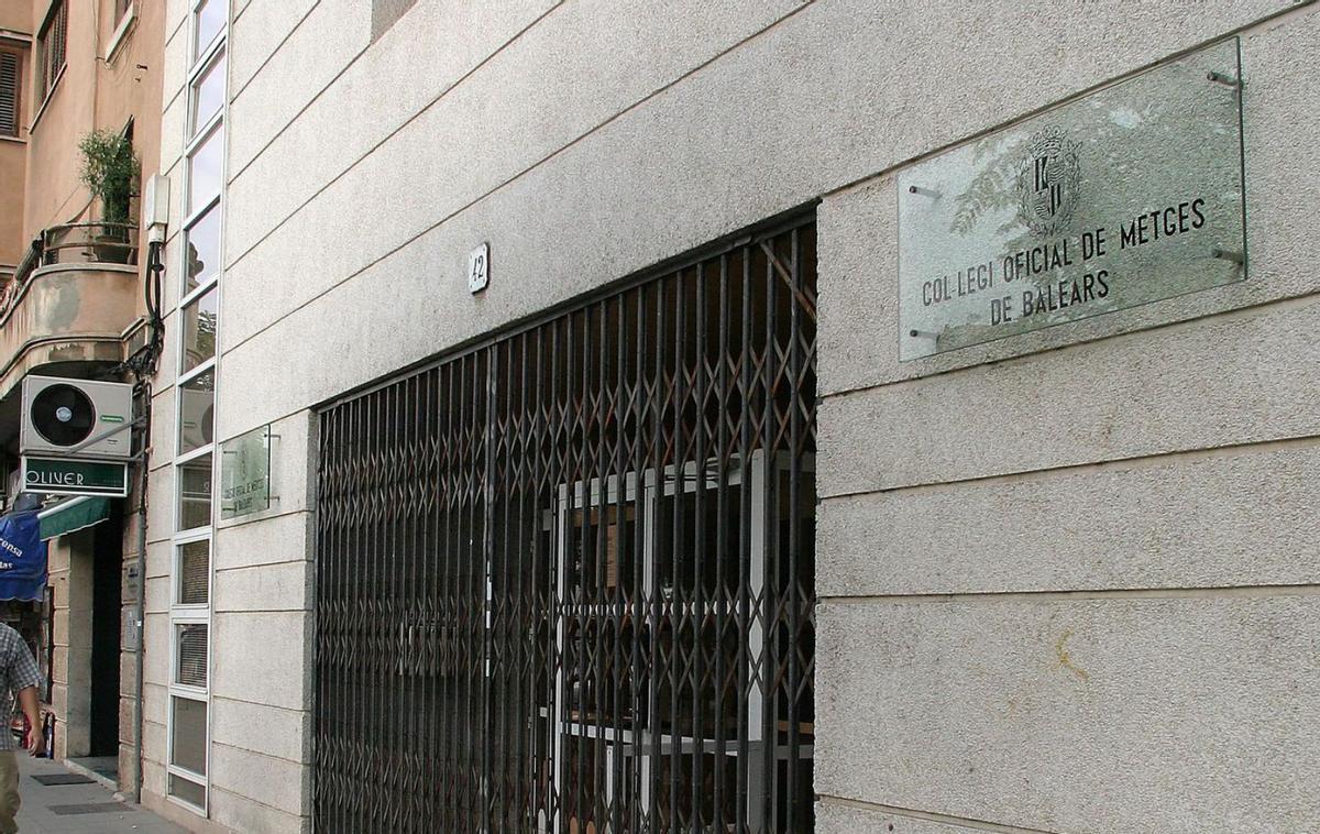 El Colegio accedió a abonar «sesenta mil euros netos» en la puerta del juzgado a la empleada despedida.