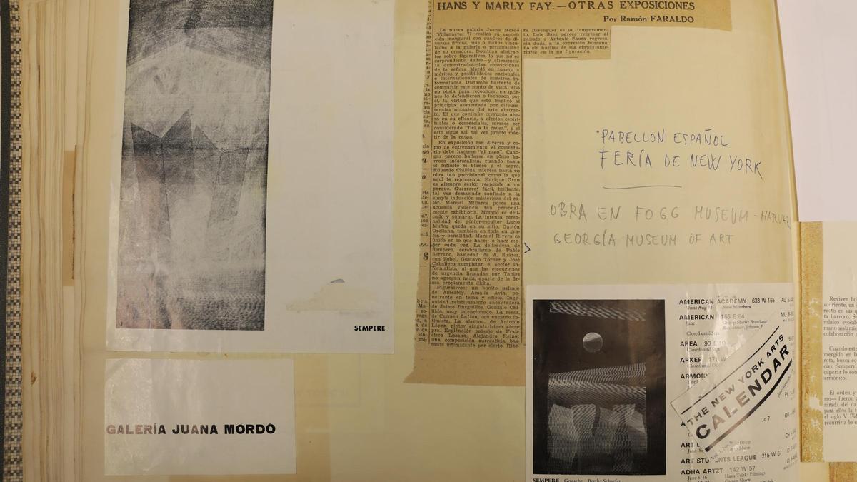 Algunos documentos de uno de los álbumes de Sempere.