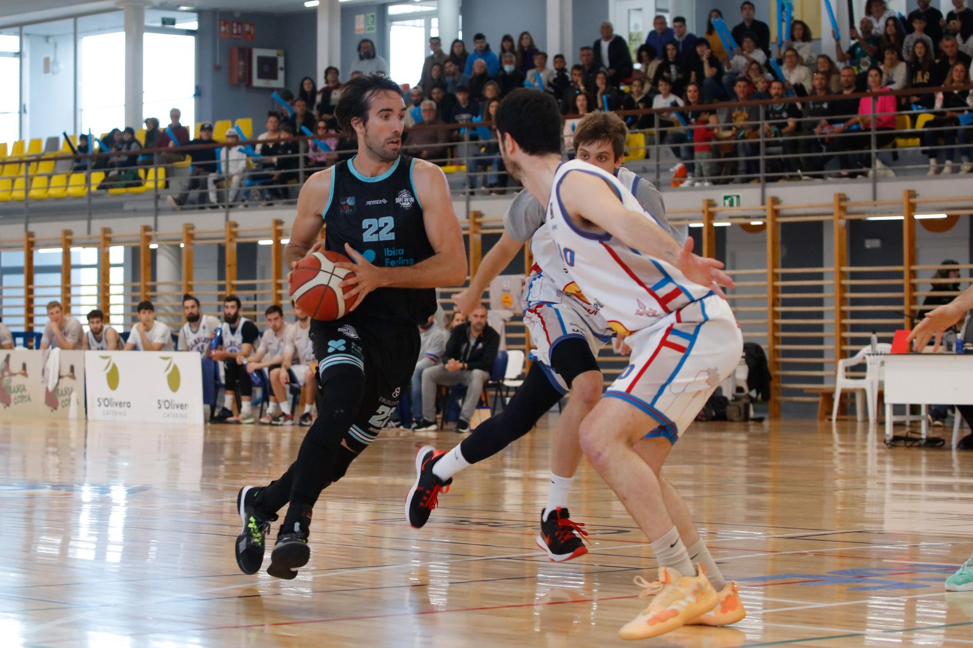 Partido entre el CB Sant Antoni y el Reina Yogur Clavijo