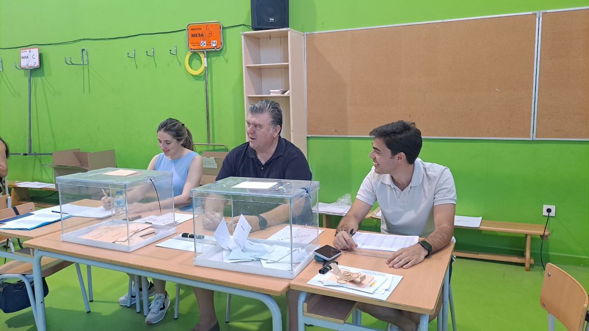 Fotogalería | Así se vive la jornada electoral en Extremadura y España