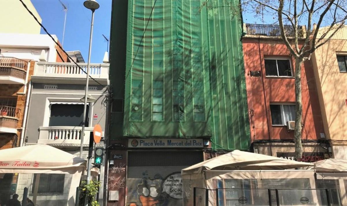 L’Ajuntament de Badalona aprova la venda de l’edifici El Peix L’Ajuntament de Badalona aprova la venda de l’edifici El Peix