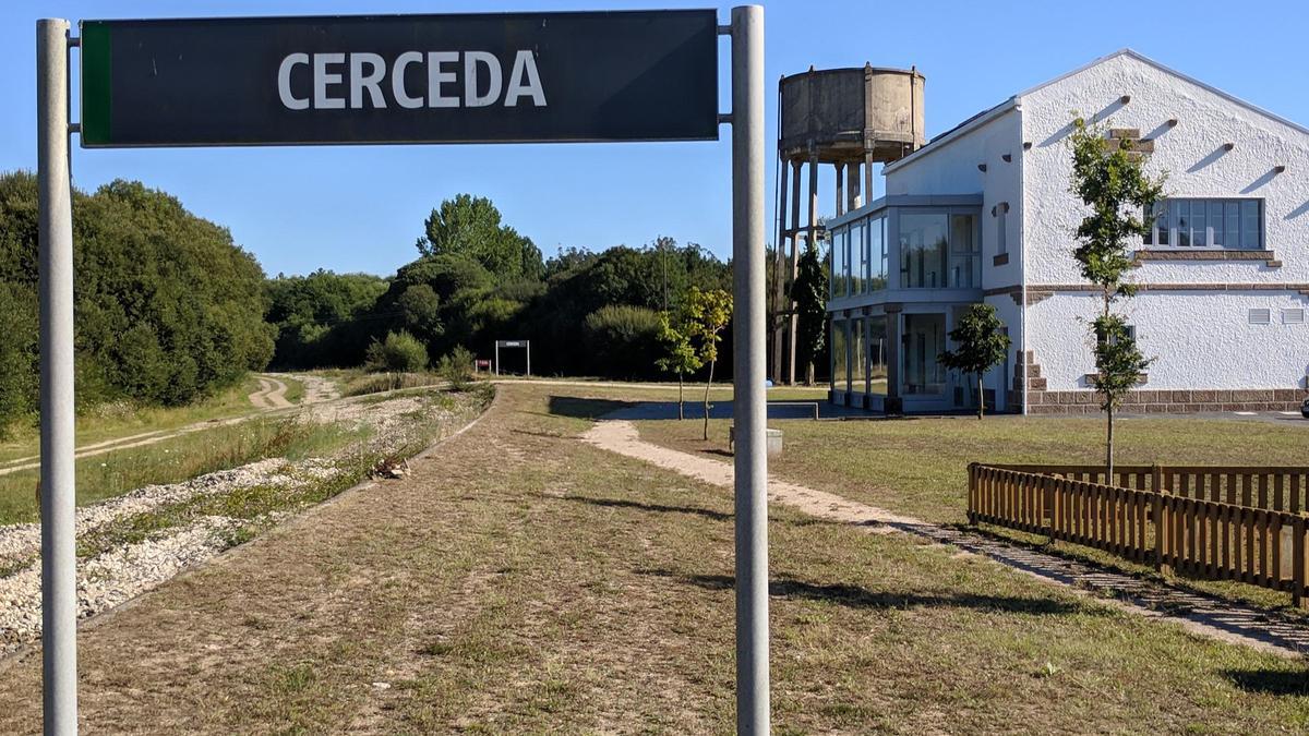 Antiguas vías del tren que unen Cerceda y Santiago