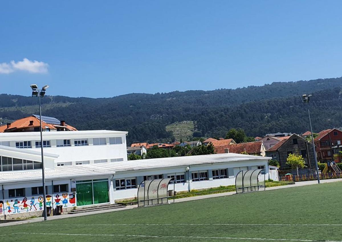 Estado actual centro educativo con el campo del keniata.   | // FDV