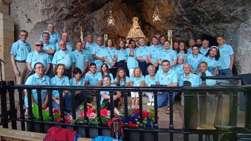 De la Villa a la Santina, la ruta nocturna que &quot;recoge&quot; concejos en su largo camino