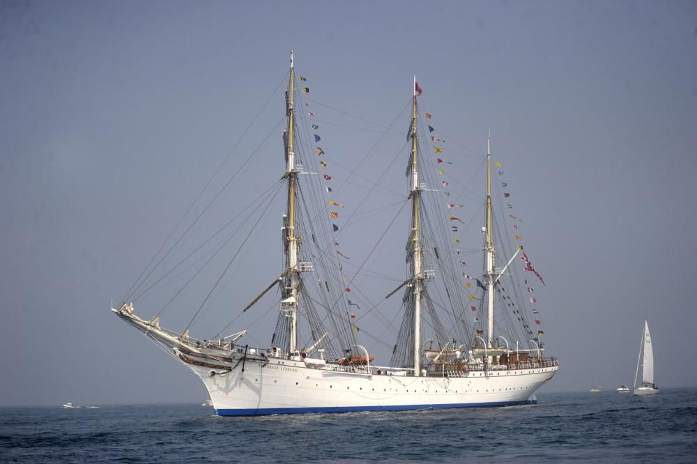 La Regata de Grandes Veleros abandona a A Coruña