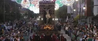 Miles de personas exhiben su fe por el Cristo en el día grande de las fiestas de Cangas