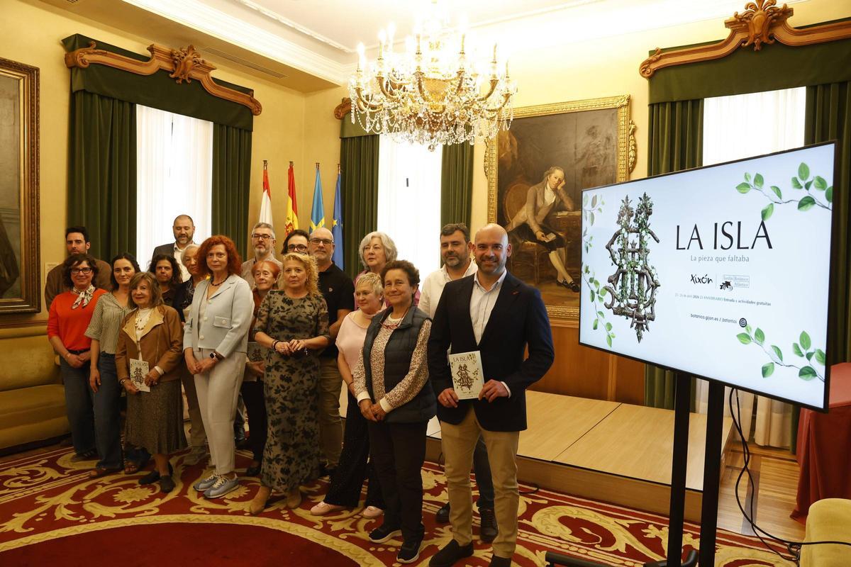 Participantes en la presentación del programa.