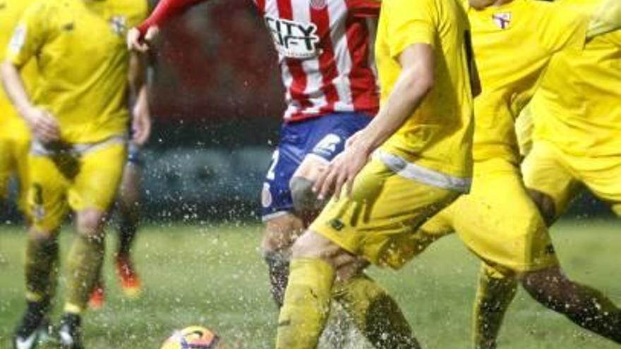 L&#039;estat de la gespa fa perillar el partit fins a última hora