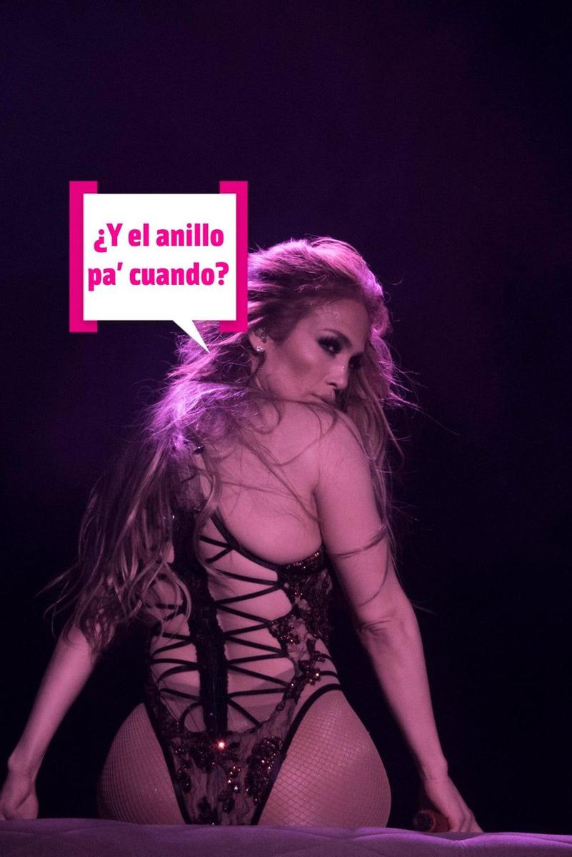 Jlo con un body a tiras  y presumiendo de trasero a lo Kardashian