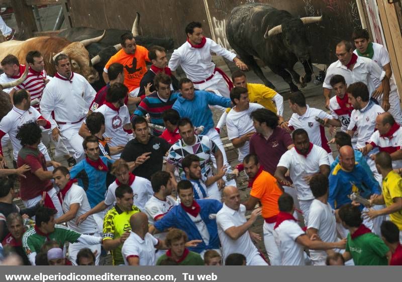 GALERÍA DE FOTOS - Penúltimo encierro de San Fermín