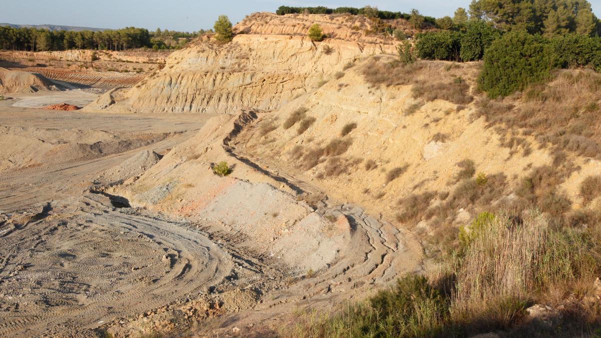 Cantera de extracción de arcillas en el Tossal Negre, donde iba a construirse el vertedero