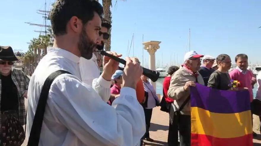 Homenaje en el puerto a los republicanos que huían en el final de la Guerra Civil