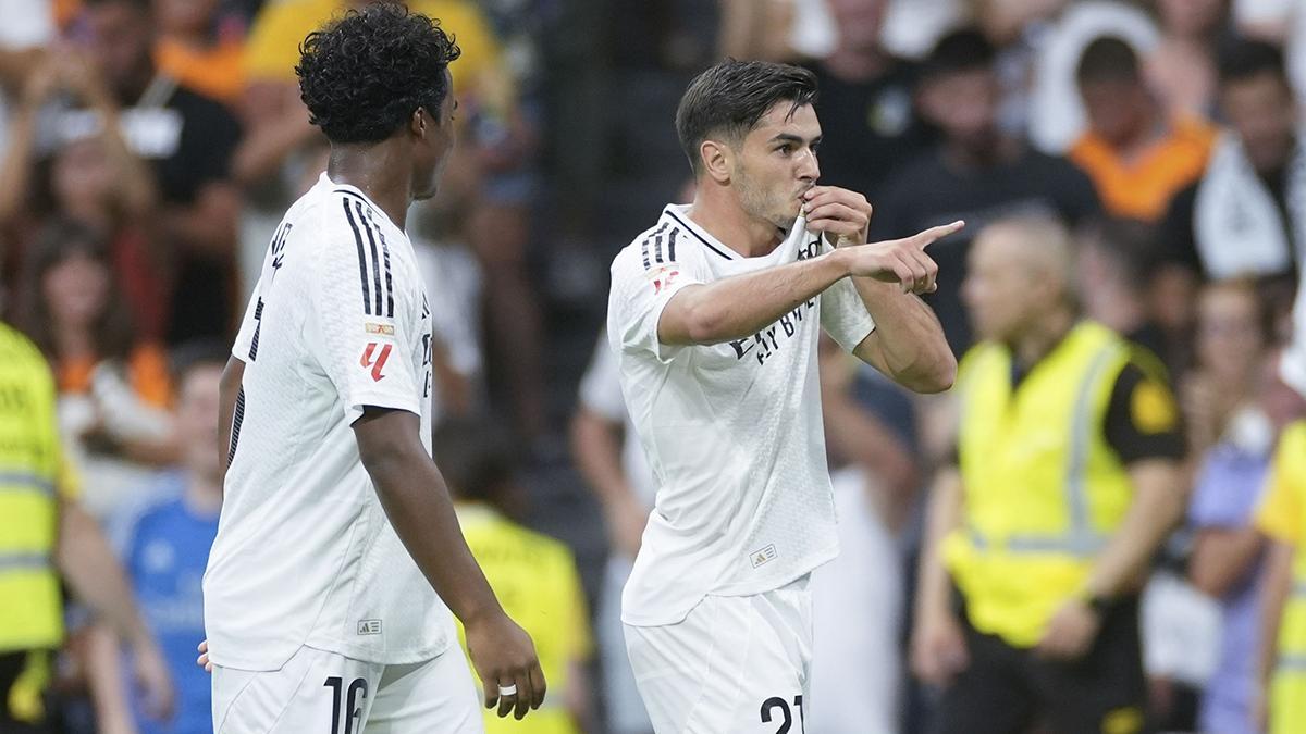 Brahim Diaz celebra con su compañero Endrick el gol marcado al Real Valladolid