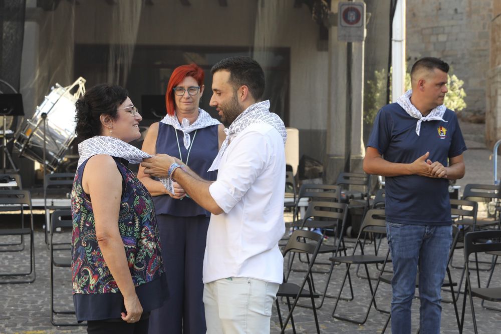 Fiestas de Sagunt. Pregón De Vicente Vayá y puesta del pañuelo de las peñas.