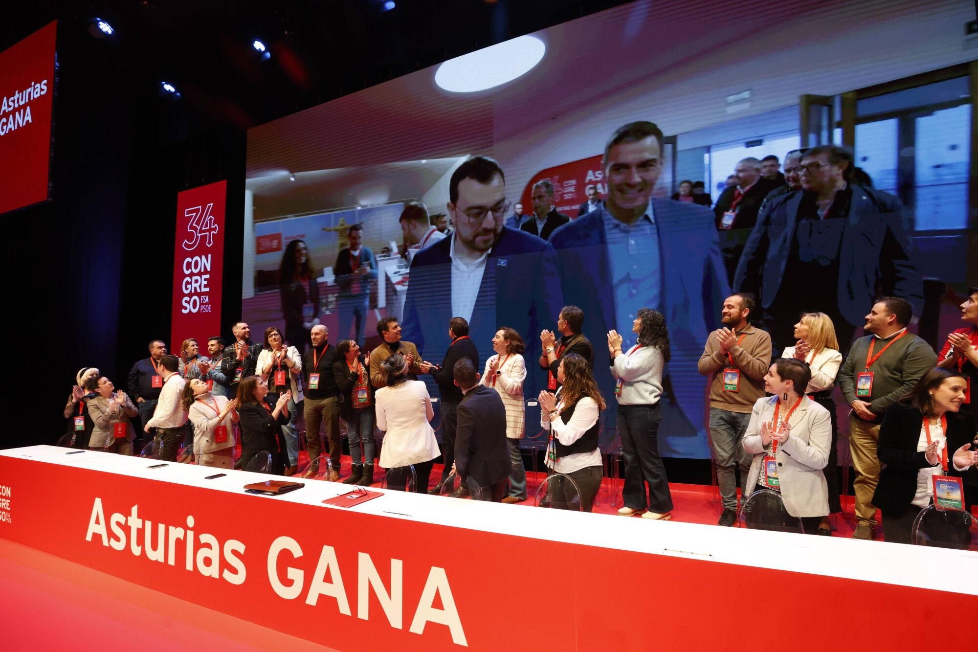 EN IMÁGENES: Pedro Sánchez y Adrián Barbón abren el congreso del PSOE asturiano
