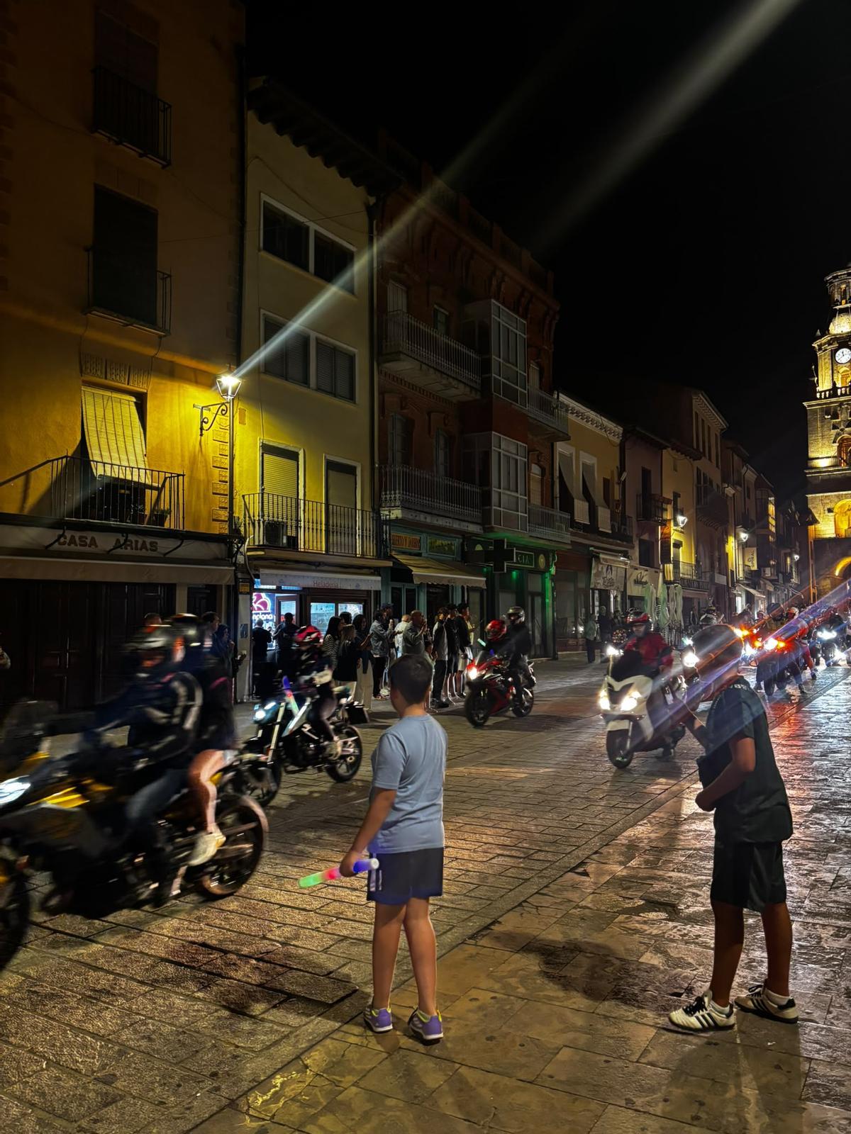 Toro se rinde al motor: emotivo desfile de antorchas y homenaje en la Plaza Mayor