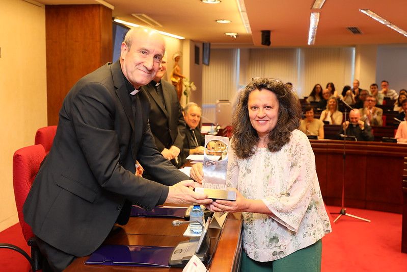 GALERÍA | La periodista Araceli Saavedra recoge el Premio ¡Bravo!