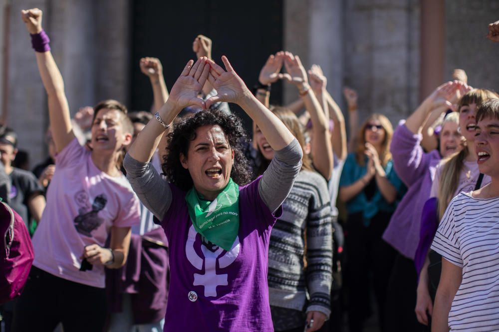 Actividades con motivo del 8M en la plaza de la Virgen