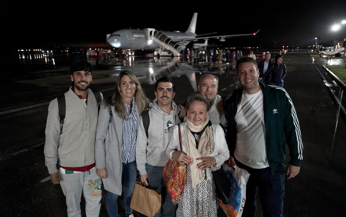 Los turistas de Montilla atrapados en Oriente Próximo aterrizan en la base aérea de Torrejón