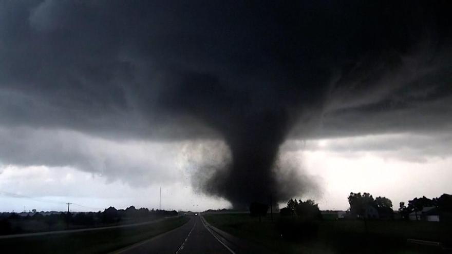 Varios tornados golpean Oklahoma y dejan al menos 10 heridos cerca de una base militar