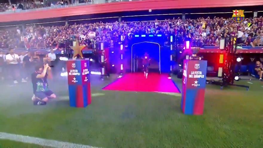 La fiesta del Gamper: Raphinha y Pedri, los más aclamados por la afición
