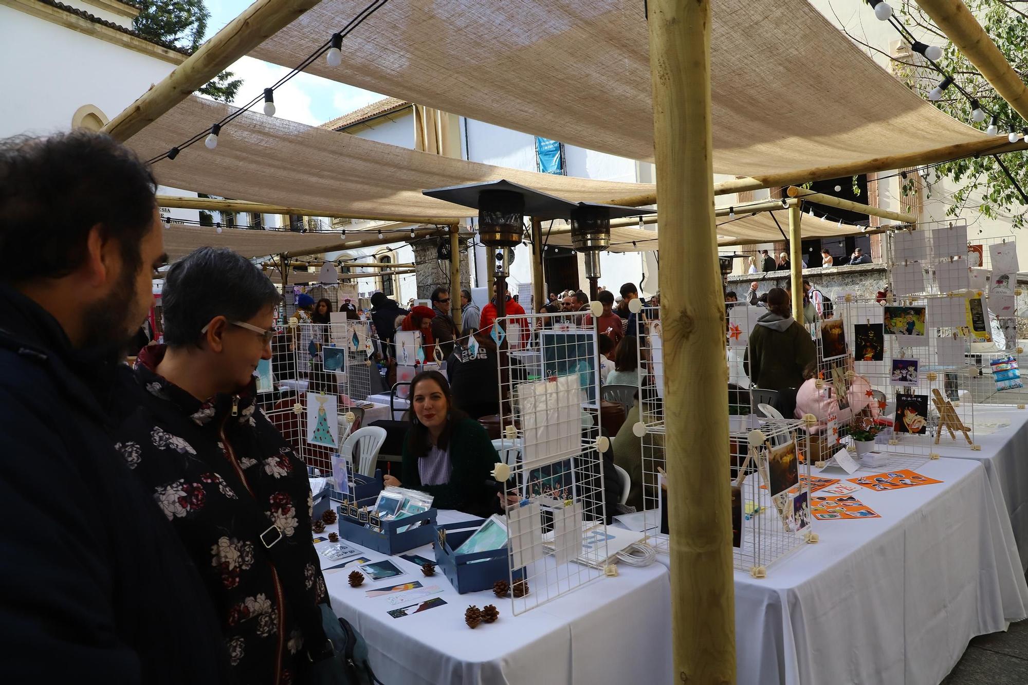 Mercado de arte joven en la plaza de la Compañía