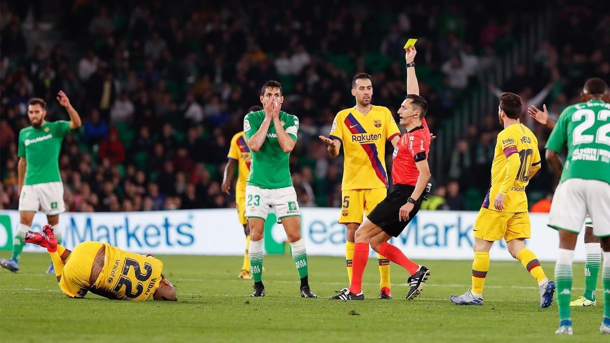 El partido entre el Betis y el Barça estuvo marcado por la actuación del colegiado Sánchez Martínez