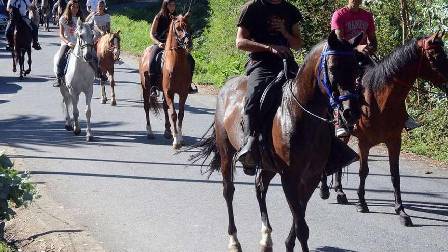 Ruta a caballo organizada por Salvemos A Fracha contra el proyecto de la circunvalación.