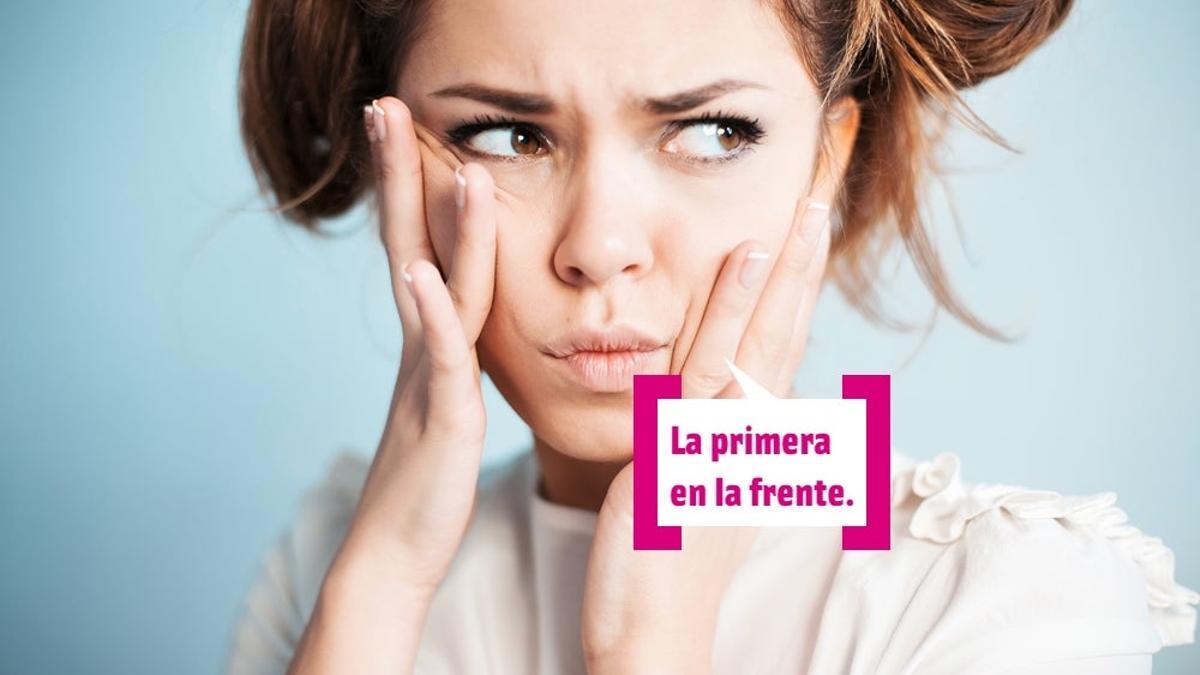 Chica con las manos en la cara
