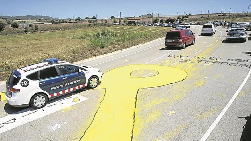 El TS pide trasladar a los presos a Madrid este mes