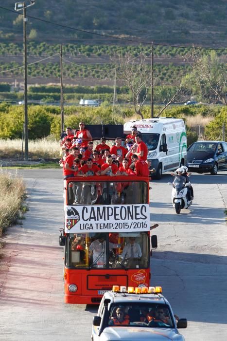 El Atlético Saguntino celebra el título de campeón por todo lo alto