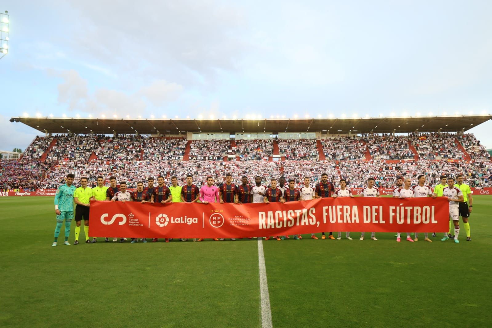 El partido entre el Albacete y el Levante UD, en imágenes