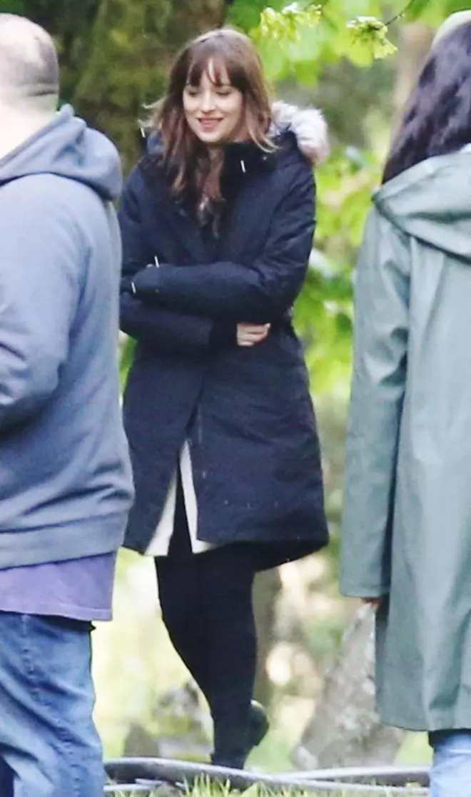 Dakota Johnson recibe una visita muy especial en el set de rodaje