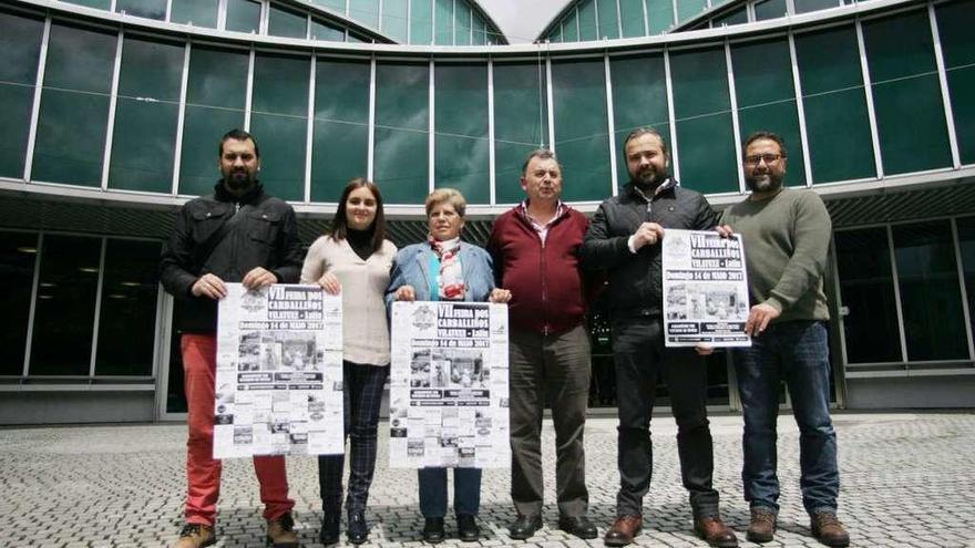 Autoridades y organizadores de la Feira dos Carballiños de Vilatuxe, ayer, en el Concello. // Bernabé/Luismy